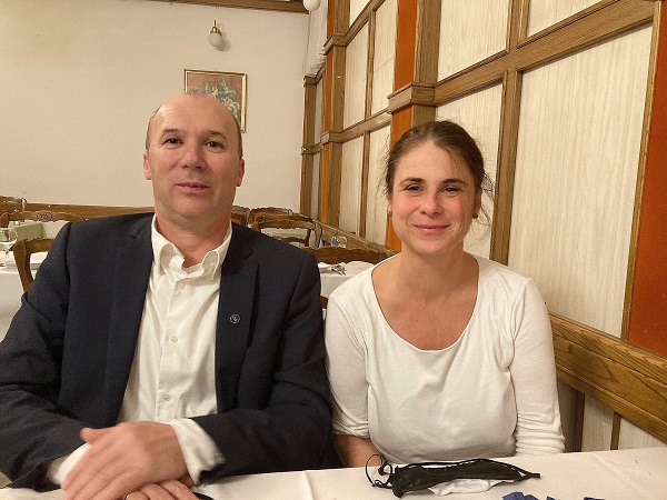 orga Gyula Veszprém polgármestere és felesége a szemtakaró levétele után