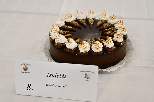 Jász-Nagykun-Szolnok megye tortája az Ishletés fantázianevű torta 