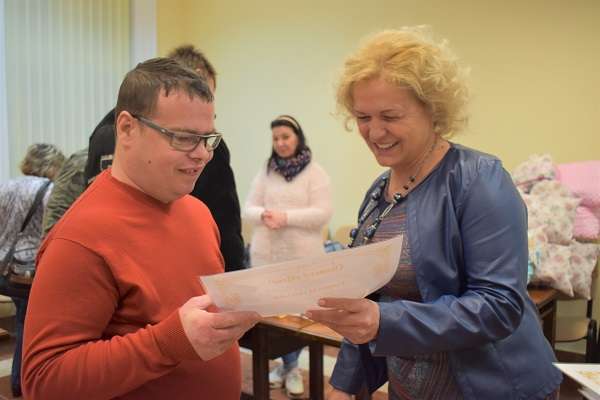 Kiss Róza, a vármegyei kirendeltség igazgatója április 3-án elismerő okleveleket adott át az intézmények képviselőinek