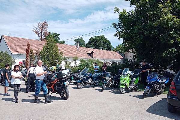 A Gyermekotthon, Óvoda, Általános Iskola, Szakiskola és Készségfejlesztő Iskola Pest Vármegye lakóit ismét megörvendeztették a Lonney Riders RC Motoros Club tagjai és támogatói.