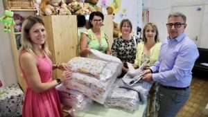 A Női Szalon babaágyneműket, takarókat, plédeket adományozott a Gyermekotthon Zalaegerszeg lakóinka